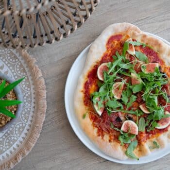 Die perfekte Pizza vom Grill – Ratgeber, Tipps & wertvolle Ideen - pizza parma 09 - 9 Knusprige Pizza Parma vom Grill