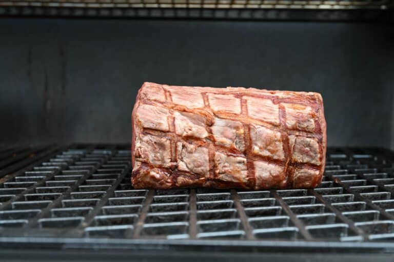 Zartrosa Rinderfilet mit Kräuter-Senf-Kruste auf Granatapfelsauce mit Smashed Potatoes - rinderfilet granatapfelsauce 24 - 8 Zartrosa Rinderfilet mit Kräuter-Senf-Kruste auf Granatapfelsauce mit Smashed Potatoes - rinderfilet granatapfelsauce 24 - 7