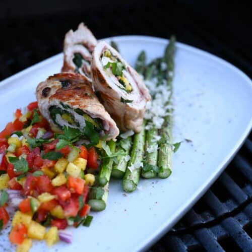 Gefüllte Putenröllchen mit Mango-Spinat-Füllung und fruchtiger Salsa - Putenroellchen mit Mango und Spinat klein - 5 Gefüllte Putenröllchen mit Mango und Spinat