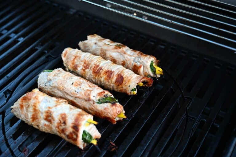 Gefüllte Putenröllchen mit Mango-Spinat-Füllung und fruchtiger Salsa - putenroellchen mango 06 - 8 Putenröllchen mit Mango Spinat Füllung