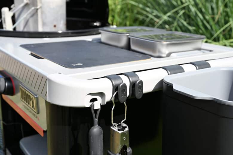 Weber Performer Premium Smart Holzkohlegrill - weber performer smart unboxing 14 - 10 Weber Works im Seitentisch des Performer Premium Smart