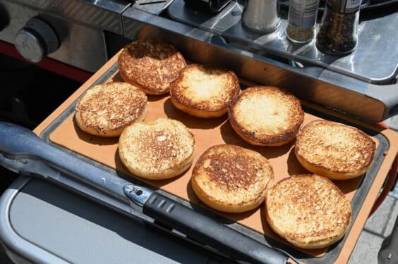 Burger Buns angegrillt