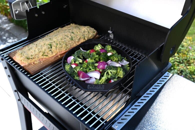 Der Weber Searwood Pelletgrill - lachs mit gemuese im searwood - 4 Einweihung des Weber Searwood Pelletgrills mit Lachs auf der Holzplanke