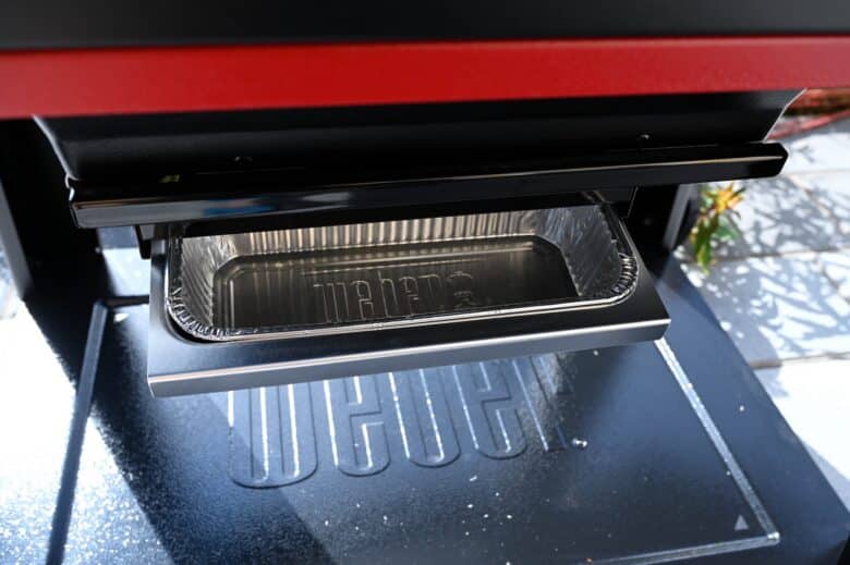 Der Weber Searwood Pelletgrill - weber searwood pelletgrill 11 - 9 Fettauffangschale beim Weber Searwood Pelletgrill